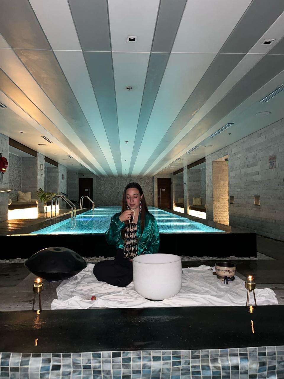 JW Marriott Bogotá invita a soltar tensiones en Meditación Acuática & Cuencos Tibetanos