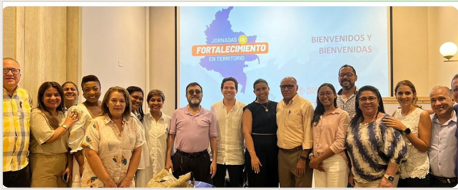Solo el 32 % de los colombianos confía en las instituciones: más de 3.000 servidores públicos fueron capacitados para mejorar la relación entre Estado y ciudadanía