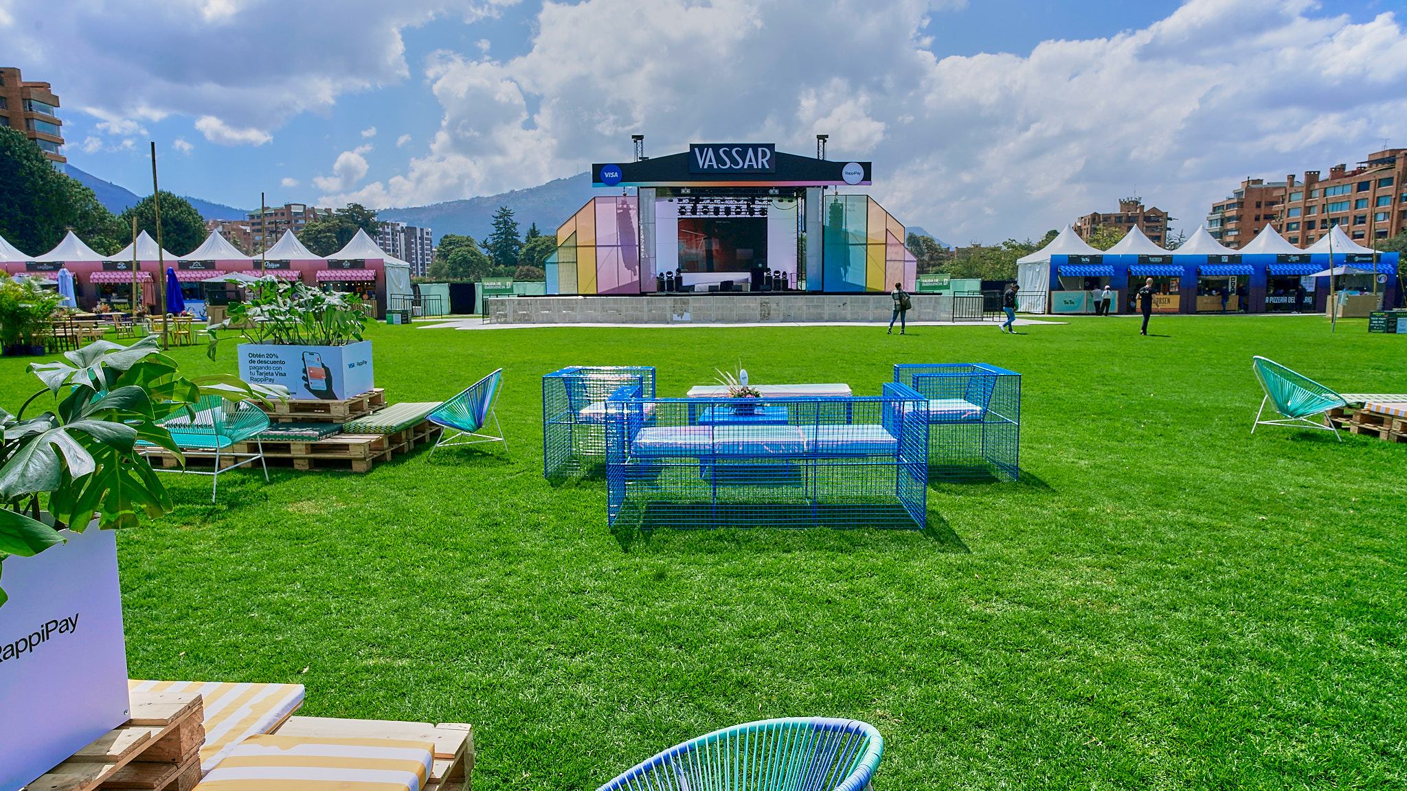 VISA TRAE EL TROFEO DE LOS CAMPEONES DE LA COPA MUNDIAL DE LA FIFA 2026TM A BOGOTÁ EN EL MARCO DE VASSAR FERIA