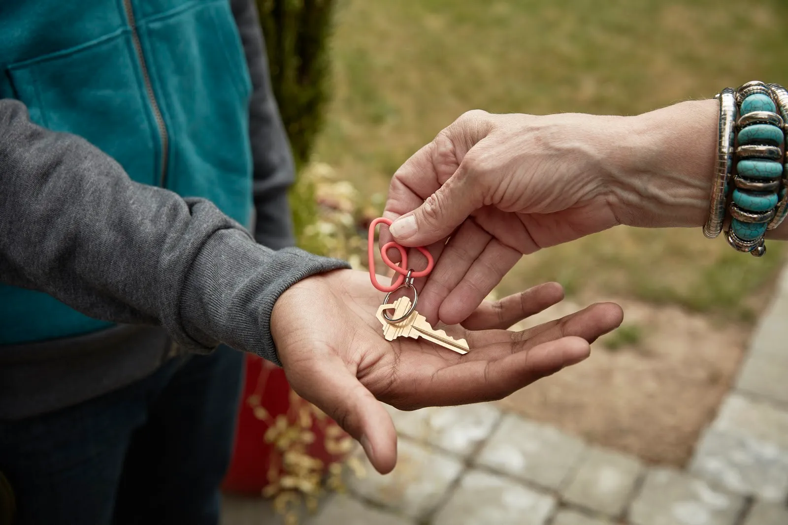 Mujeres y mayores de 60 años encuentran en Airbnb una fuente clave de ingresos en Colombia
