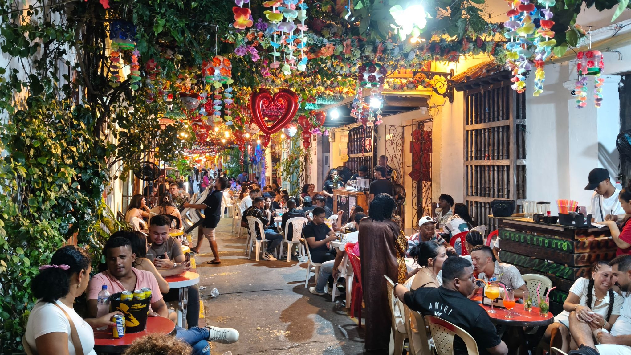 OPPO Reno14 5G ilumina la energía joven de Cartagena