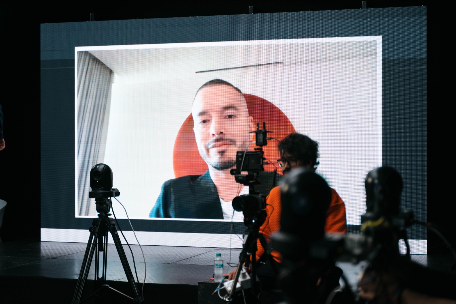 J Balvin y Bancolombia abren el diálogo sobre salud mental masculina en la nueva temporada de Desenredados