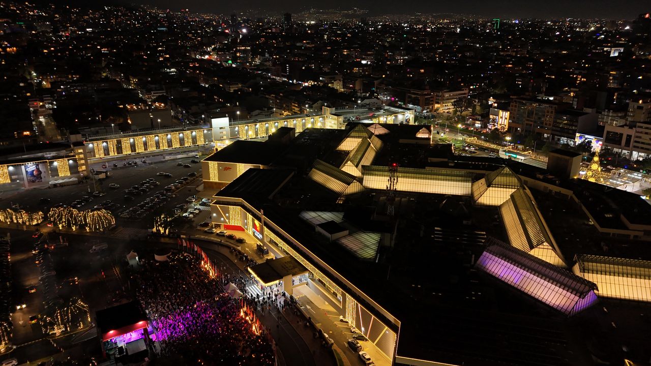 Unicentro Bogotá dio inicio oficial a la Navidad con una inolvidable Noche de Velitas