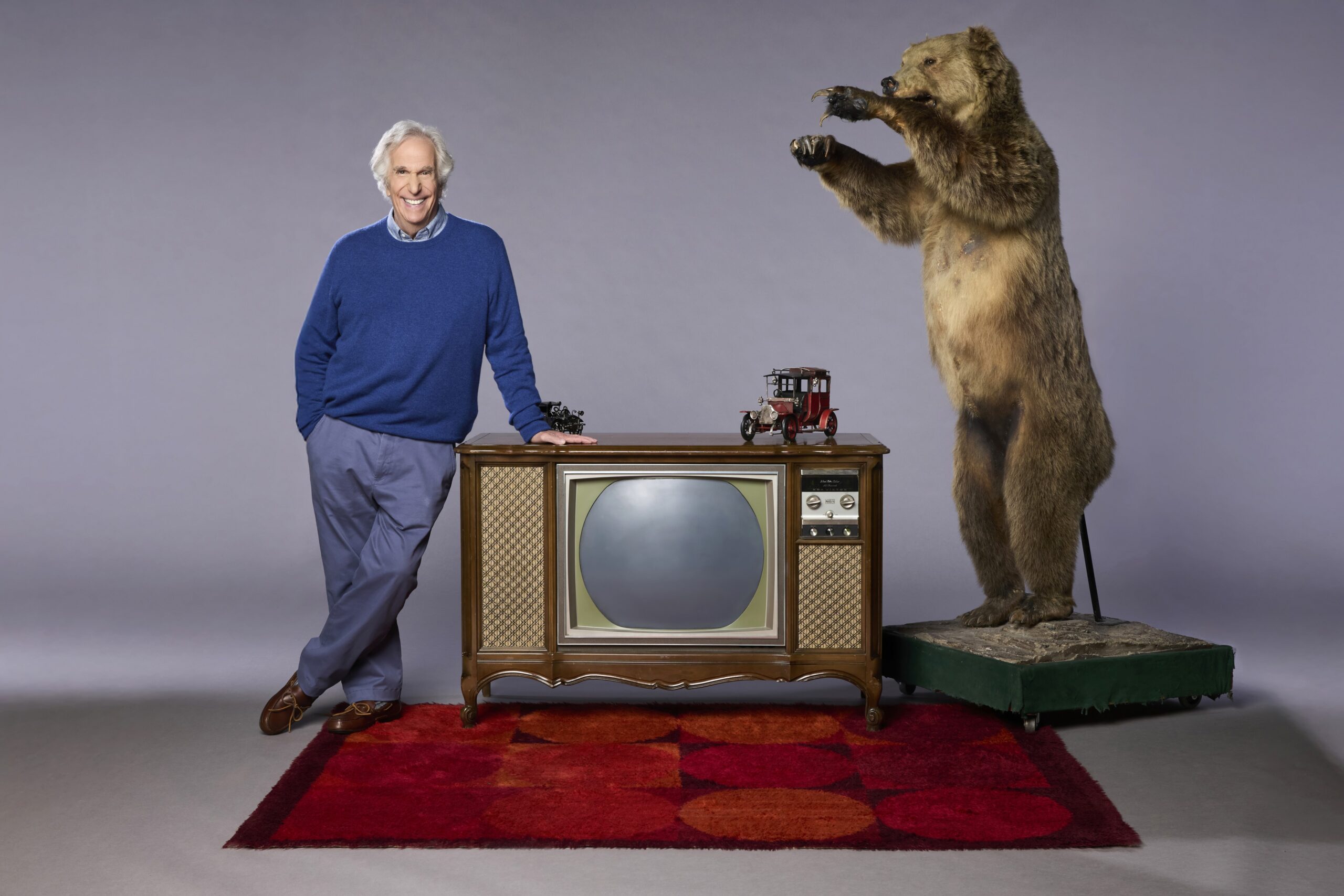 Descubre los riesgos del pasado con Historias Arriesgadas con Henry Winkler en HISTORY