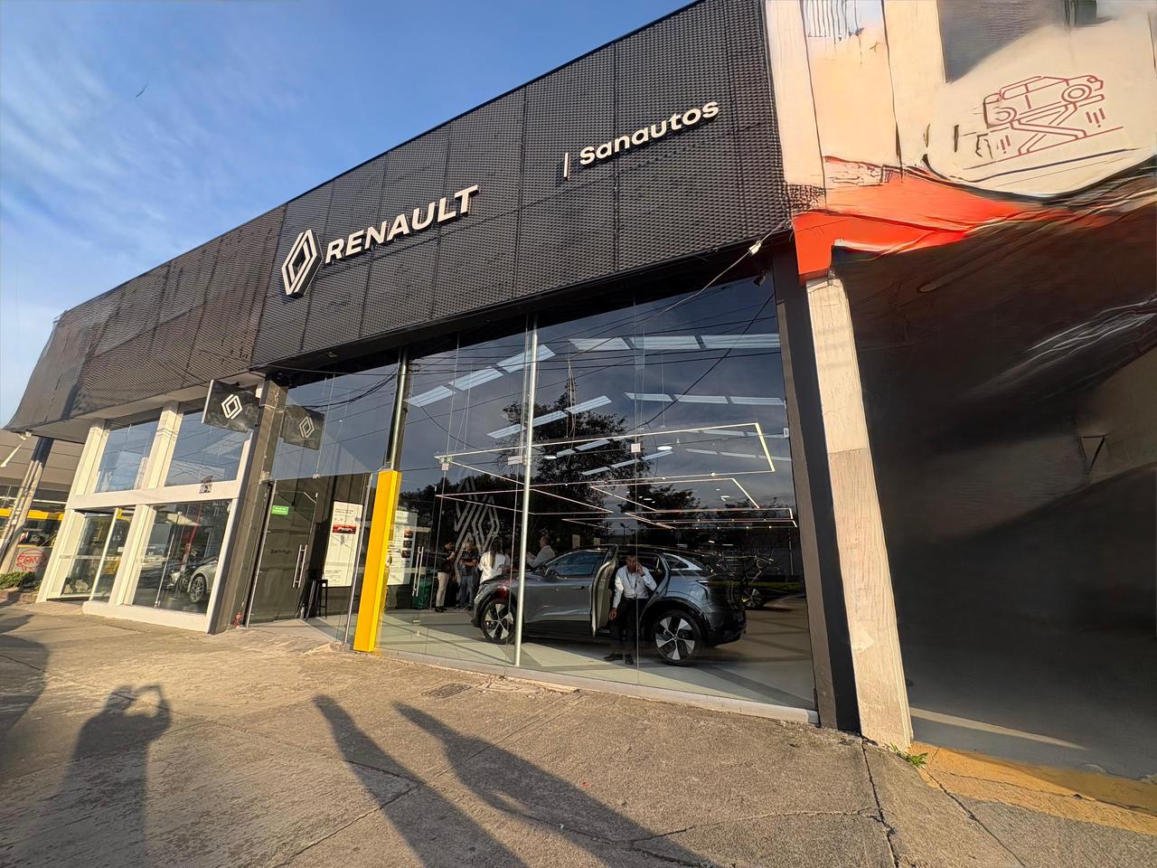 Sanautos anuncia nueva sala Renault en el sector Morato de Bogotá
