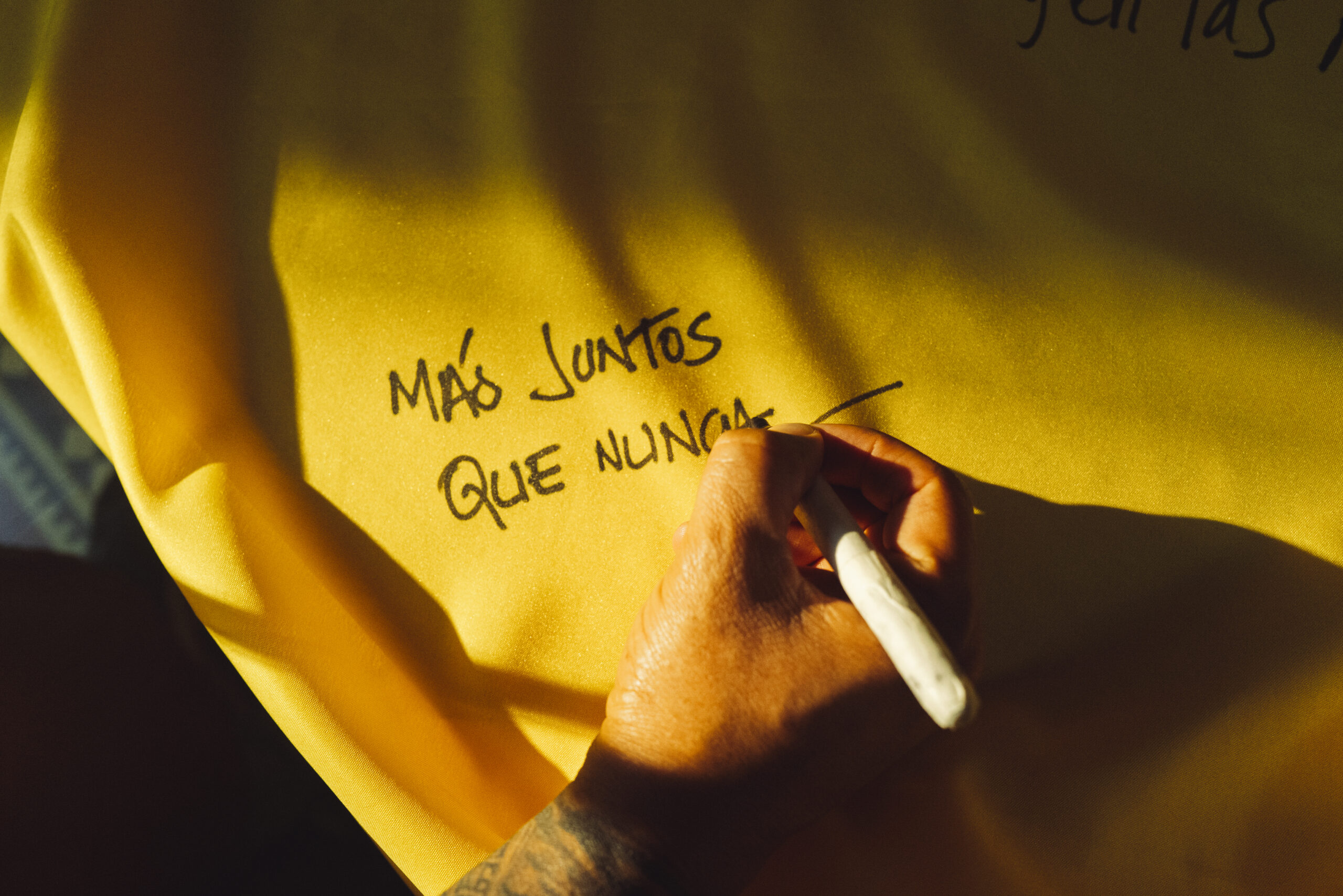 Un tifo histórico: Colombia reúne generaciones de hinchas y leyendas 32 años después