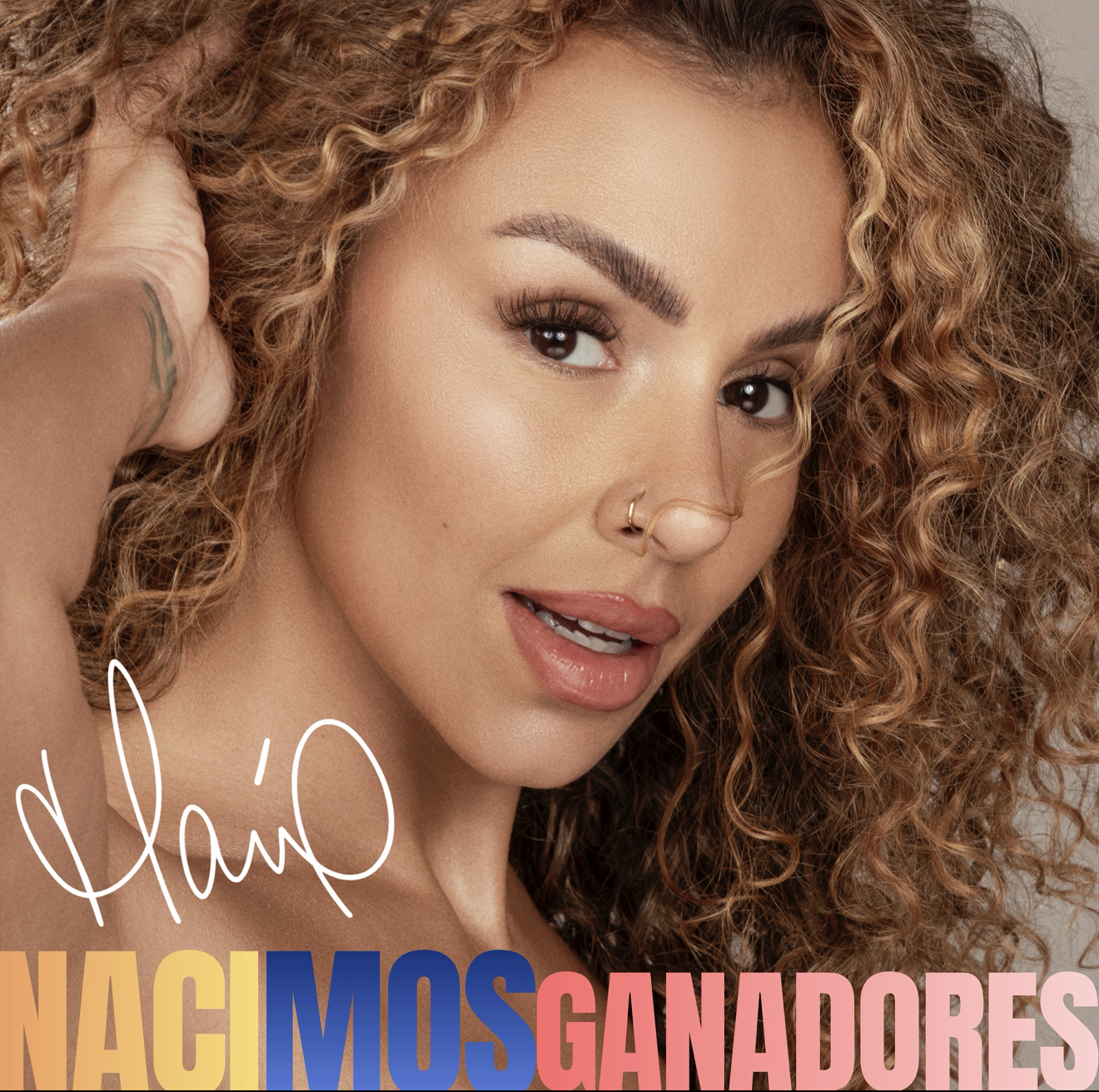 Maía celebra la fuerza hispana con su nuevo sencillo “Nacimos Ganadores”