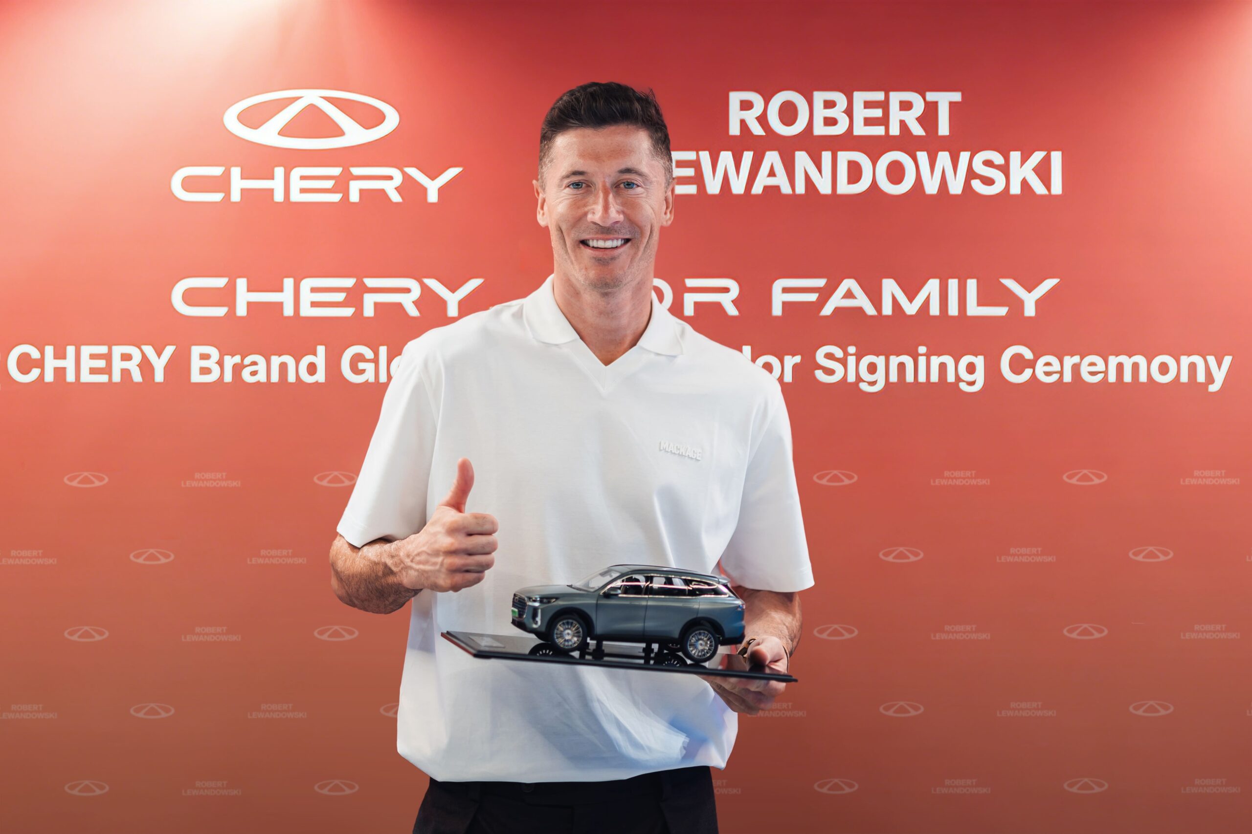 El reconocido futbolista Robert Lewandowski se convierte en nuevo embajador global de Chery