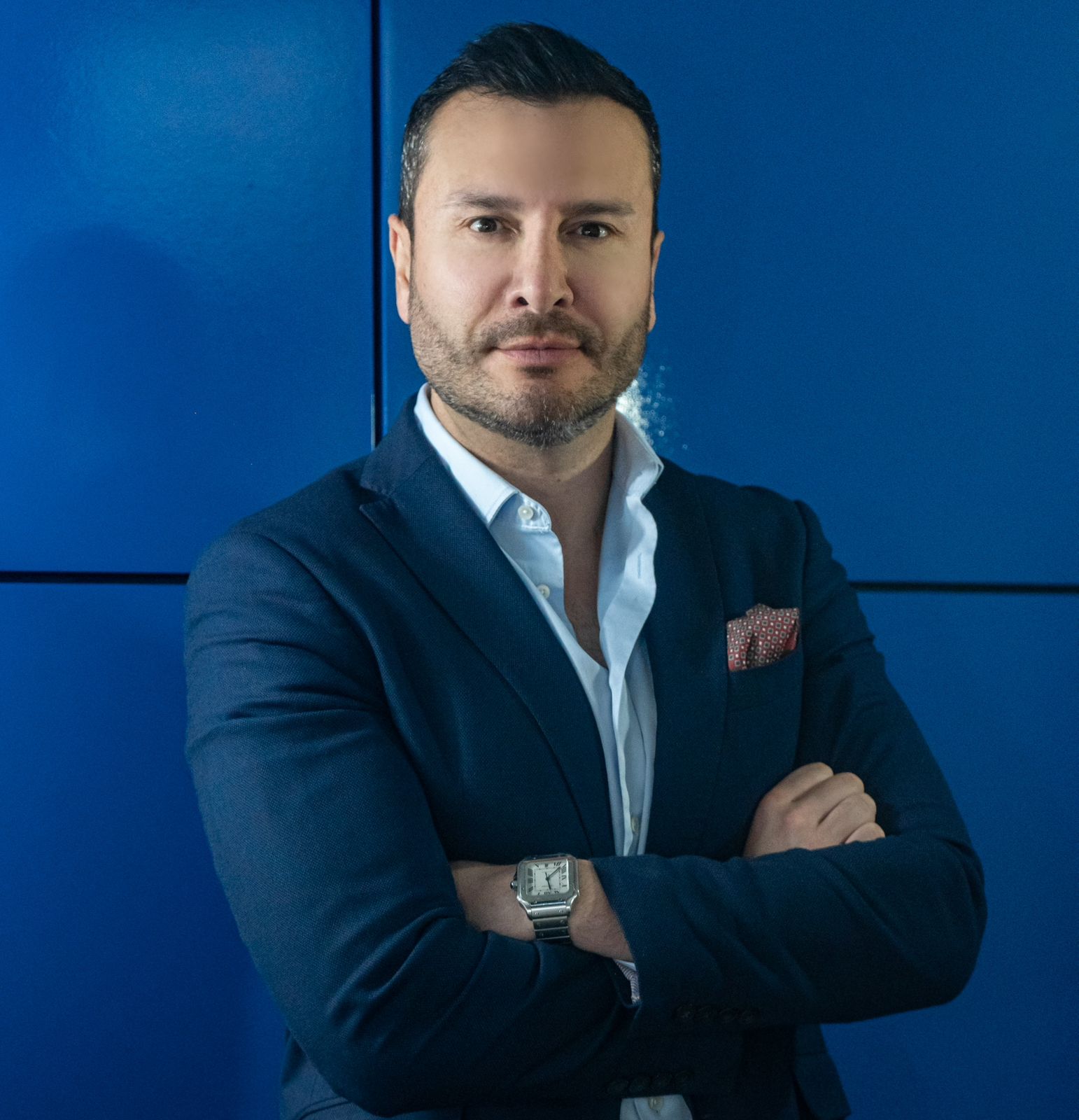 Marco Hernández conquista las redes con un mensaje de abundancia, estrategia y crecimiento personal