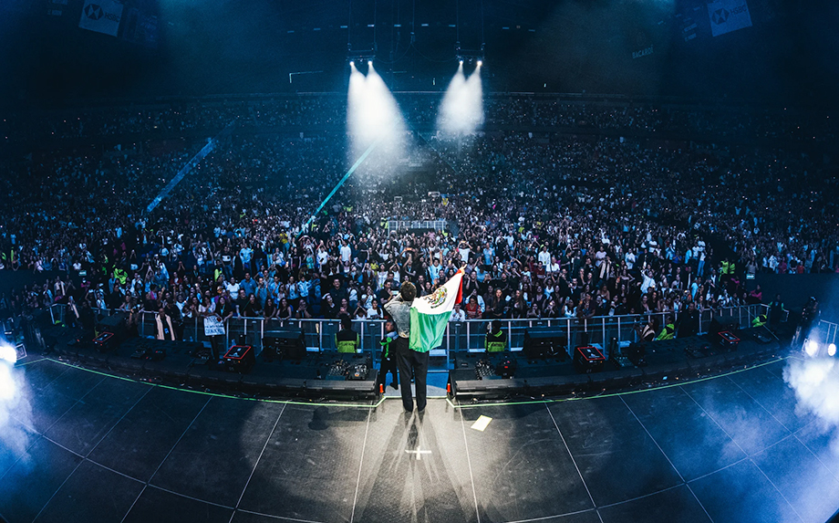 El “Entre Tanta Gente Tour” vive uno de sus momentos más especiales con Yatra en el Palacio de los Deportes