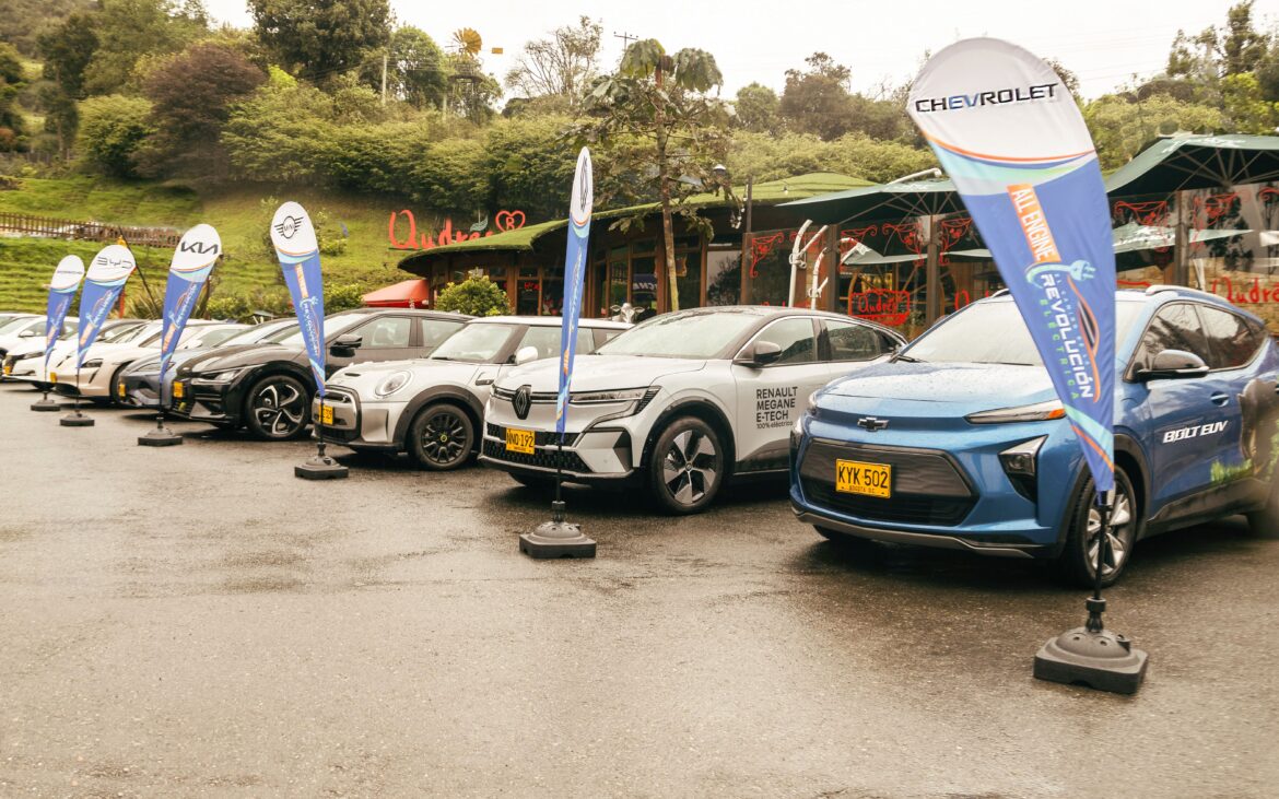 Movilidad sostenible con propósito: ALL ENGINE reunió vehículos eléctricos, mascotas y solidaridad