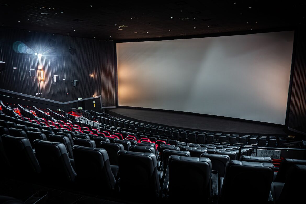 Cine, crispetas y un mensaje de esperanza: Cinemark reabre su teatro en Parque Arboleda